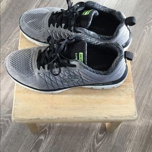 Sketchers man’s tennis shoes $40 Size 8.5